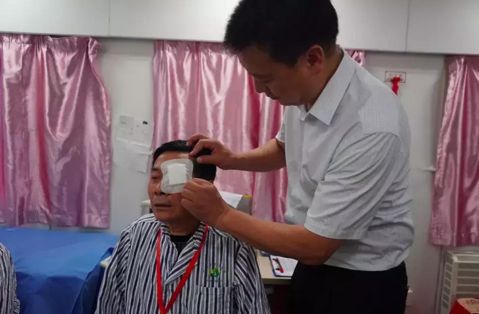 白内障手术去哪里做靠谱,1000度近视白内障手术