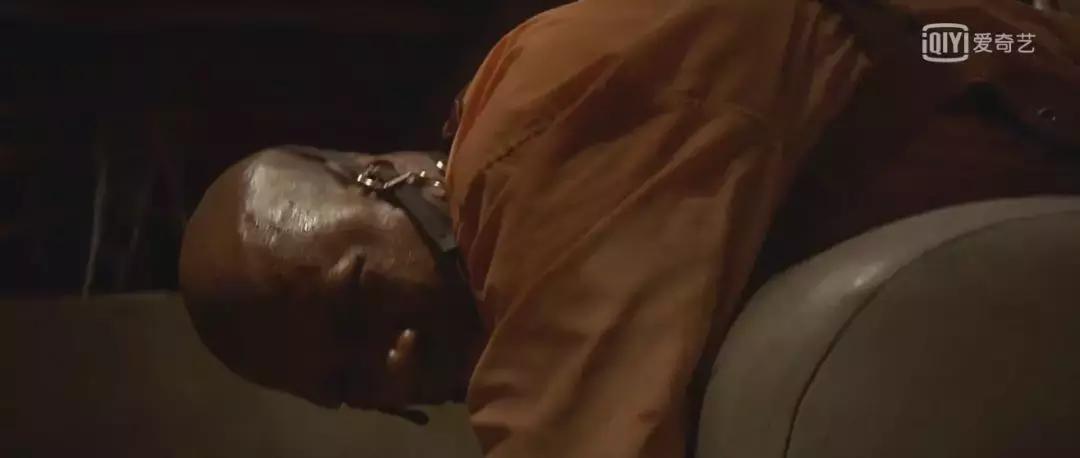 一部警察破案的电视剧老片子,警察靠指甲破案的悬疑片