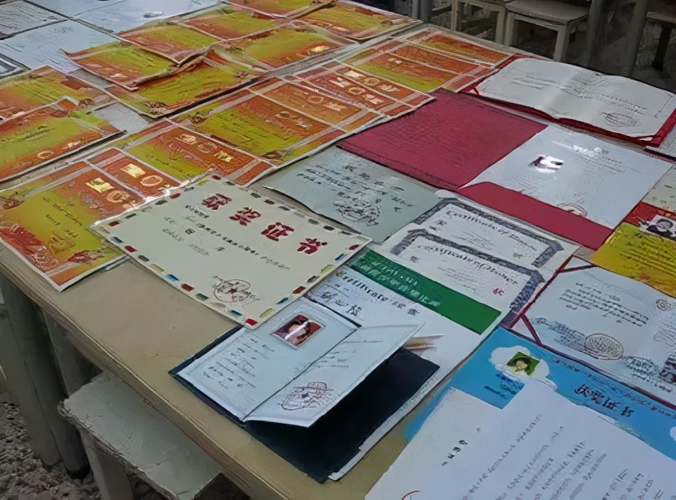 如何判断全优全三好的真假,全优全三好是看总评吗