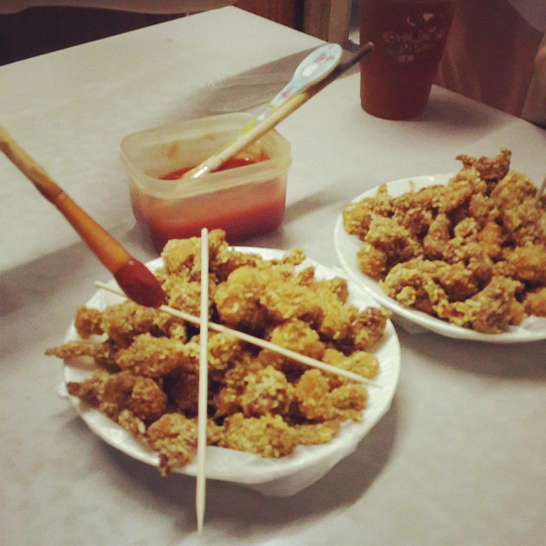 泉州酸甜口炸串,小学门口炸串酱料超香