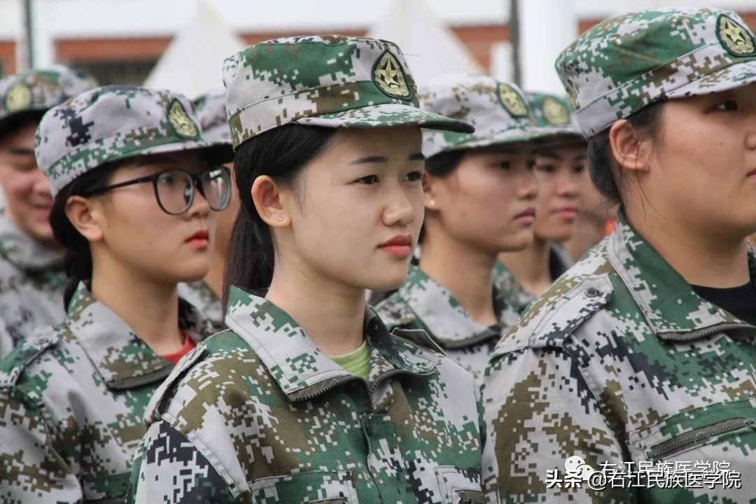 军训和教官发生的趣事,军训和教官甜蜜小事