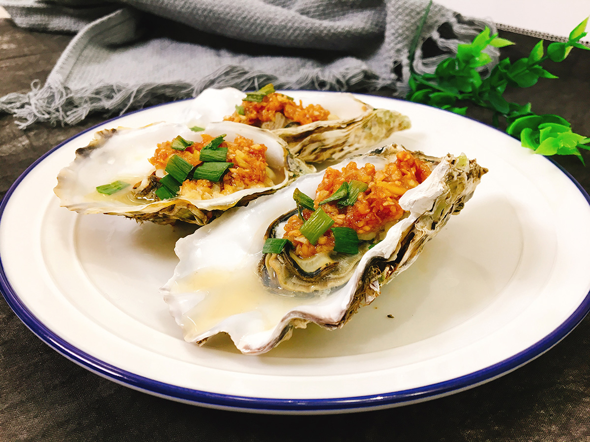 蒜蓉烤生蚝秘诀全在这一步,蒜蓉烤生蚝做法烤箱教程