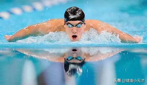 戴隐形眼镜再戴游泳镜可以游泳吗,游泳可以戴隐形眼镜吗