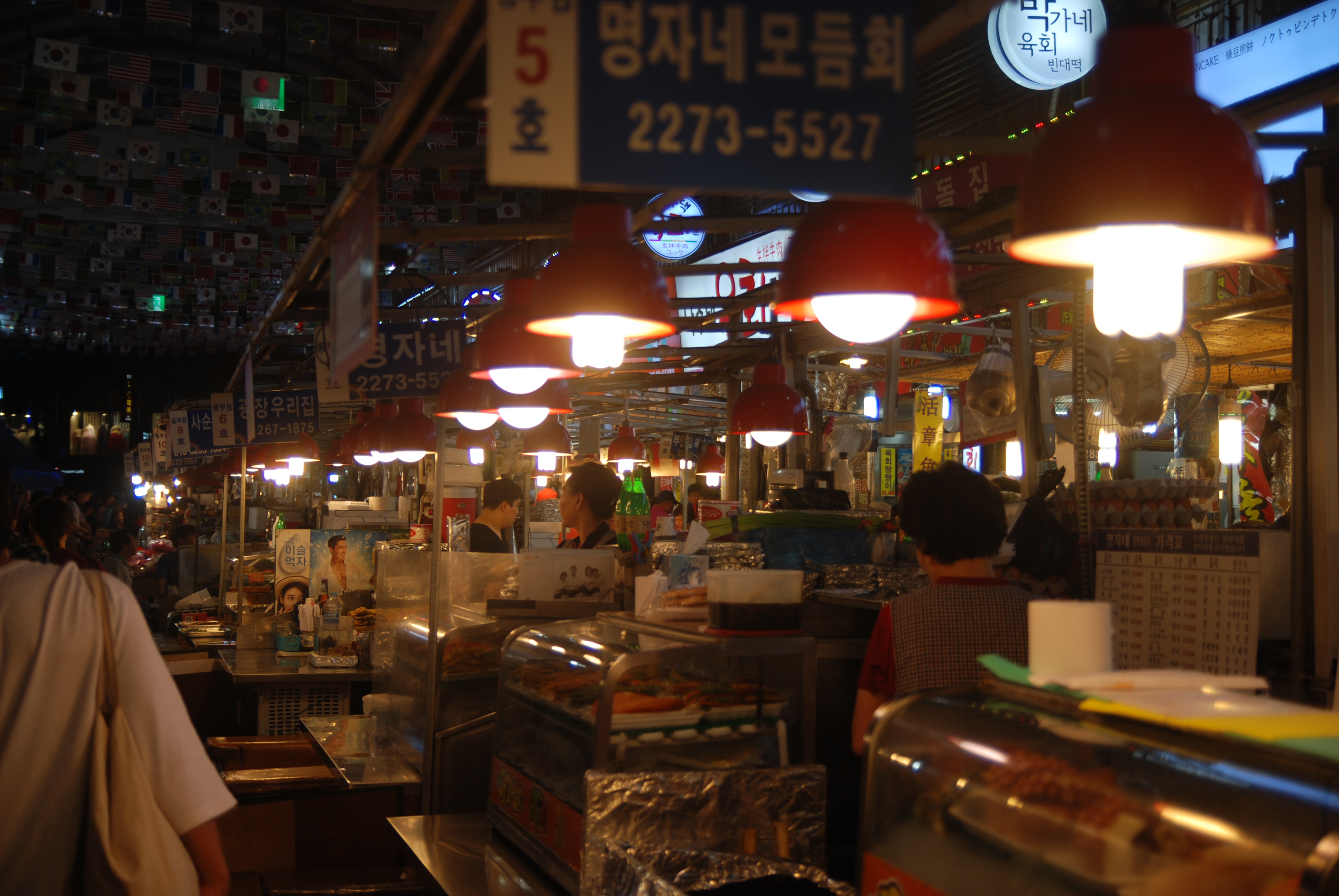 韩国紫菜包饭年糕,韩国美食一条街紫菜饭