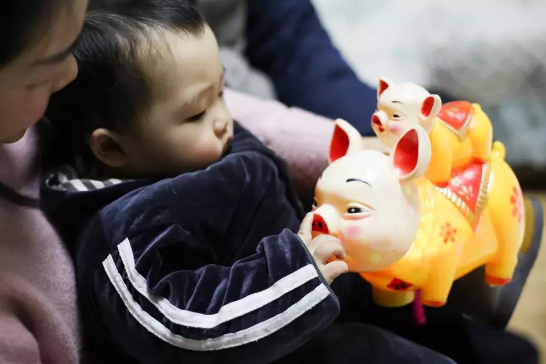 春节走访贫困户,走访新家人