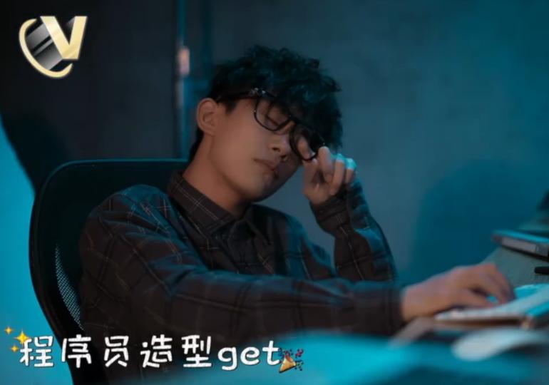 易烊千玺成“医生”,一个眼神让胖虎心跳加快,粉丝纷纷得病?