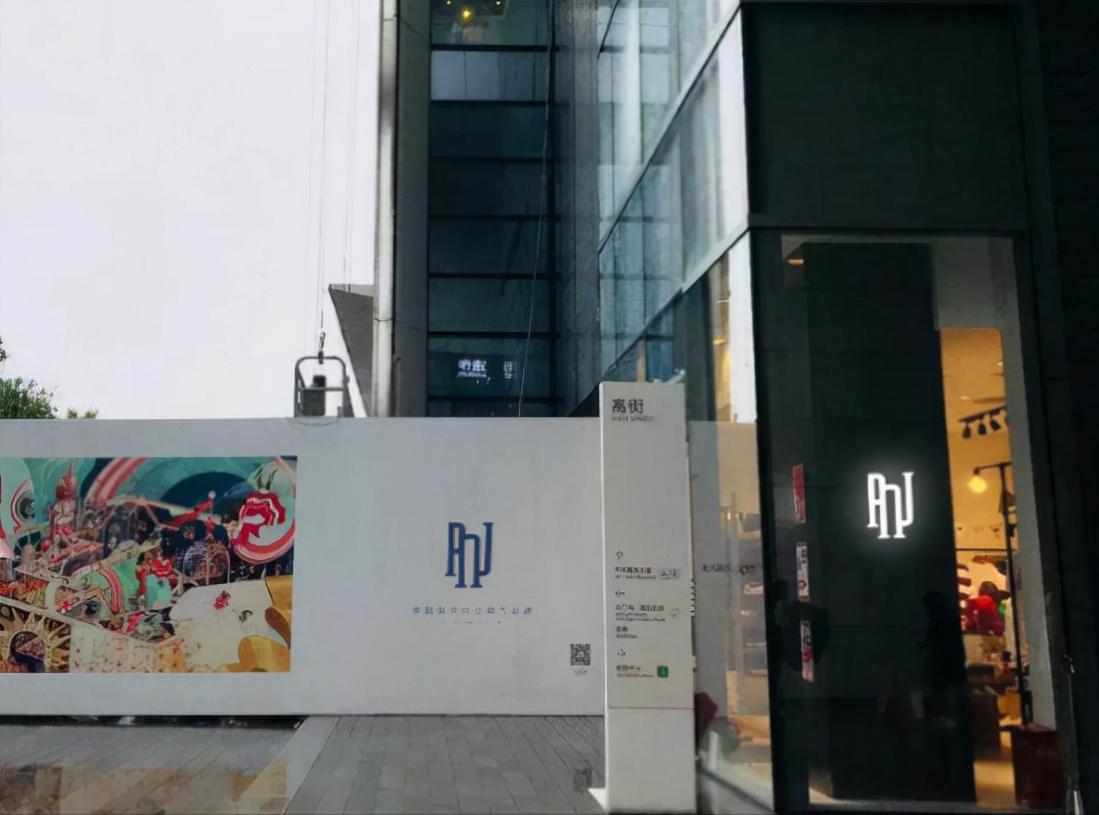 贝克汉姆爱穿什么裤子,贝克汉姆喜欢穿的奢侈服装品牌