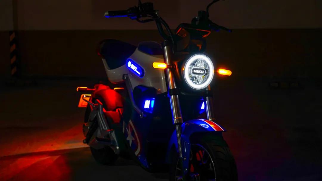 黑科技的电摩MIKUSuper:汽车级锂电双芯双动力指纹解锁