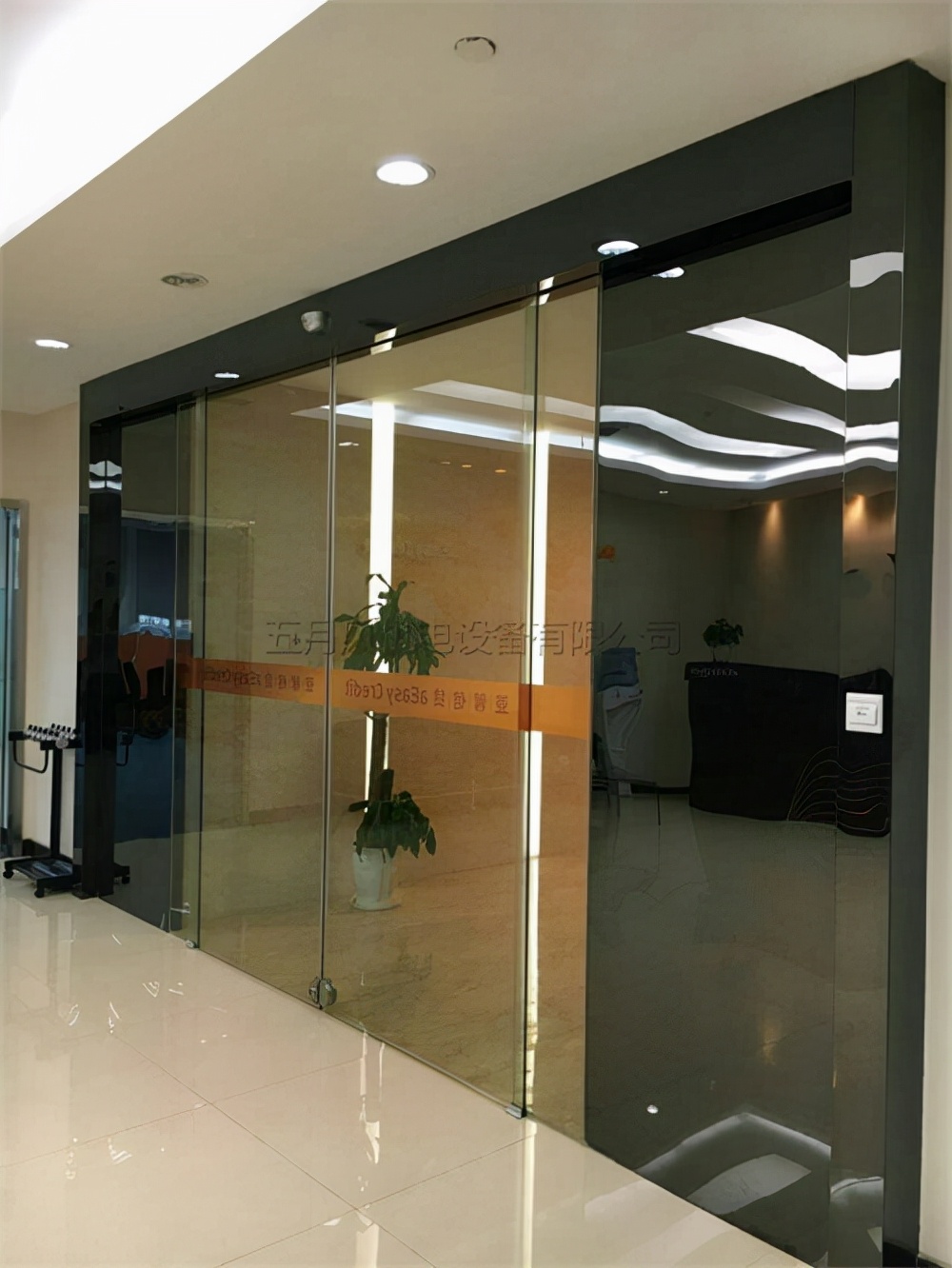 旋转门电机整套,自动旋转门的介绍