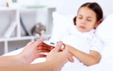 2岁宝宝发烧38.5度要吃退烧药吗,孩子支原体阳性输液4天了发烧38.5