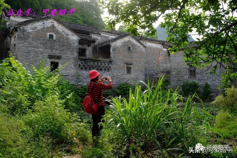 贺州昭平长寿之乡,昭平县百年炮楼图片