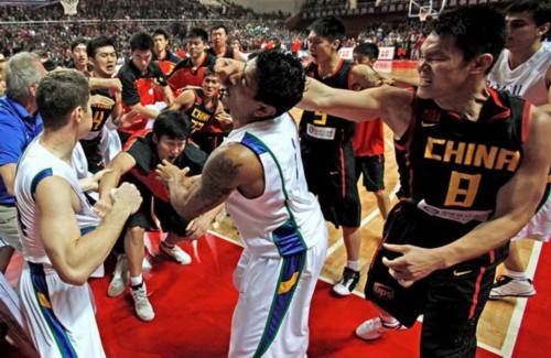 中国男篮对巴西历史胜负,男篮巴西冲突全过程