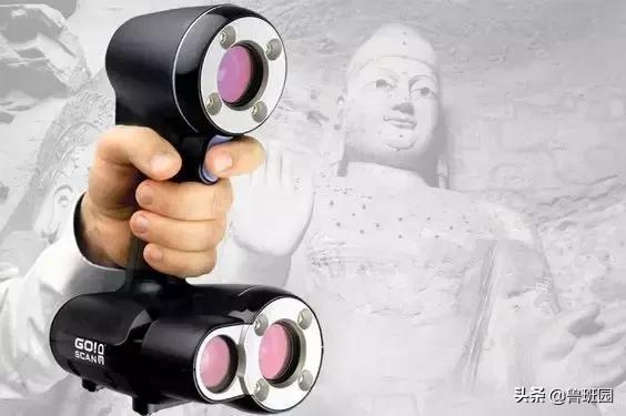 木雕是一门需要技术的艺术，值得尊重