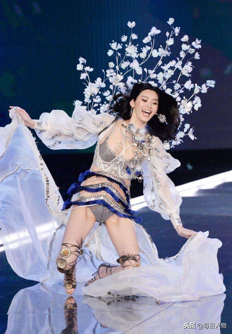 当维密天使遇上红高粱,维密天使aa走秀视频