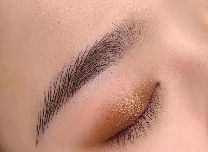 纹眉掉痂后眉毛淡是不是纹得不好,半永久纹眉掉痂后几天反色