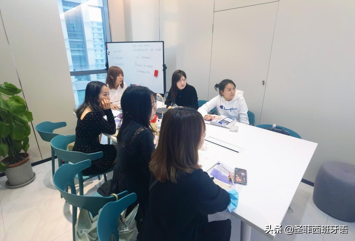 圣菲西班牙语俱乐部,圣菲西班牙语