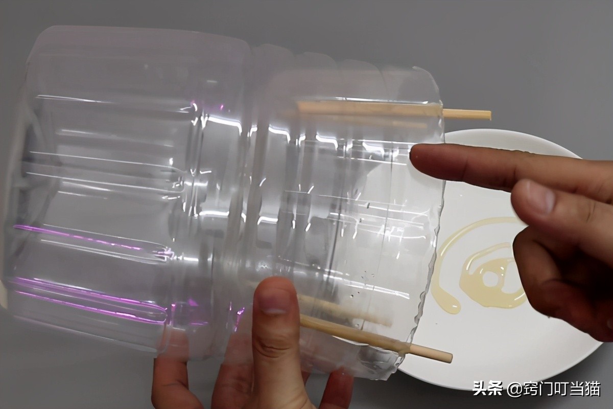 生活小妙招油桶消灭苍蝇,空油桶千万别扔了这样剪一刀