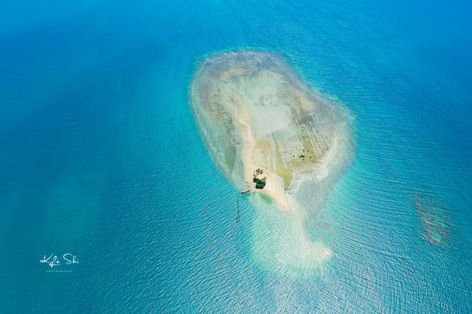 在海洋上与世隔绝的小岛,到大海里面就找一个小岛去生活