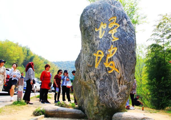 马鞍山怪坡之谜水往高处流,马鞍山的神奇怪坡