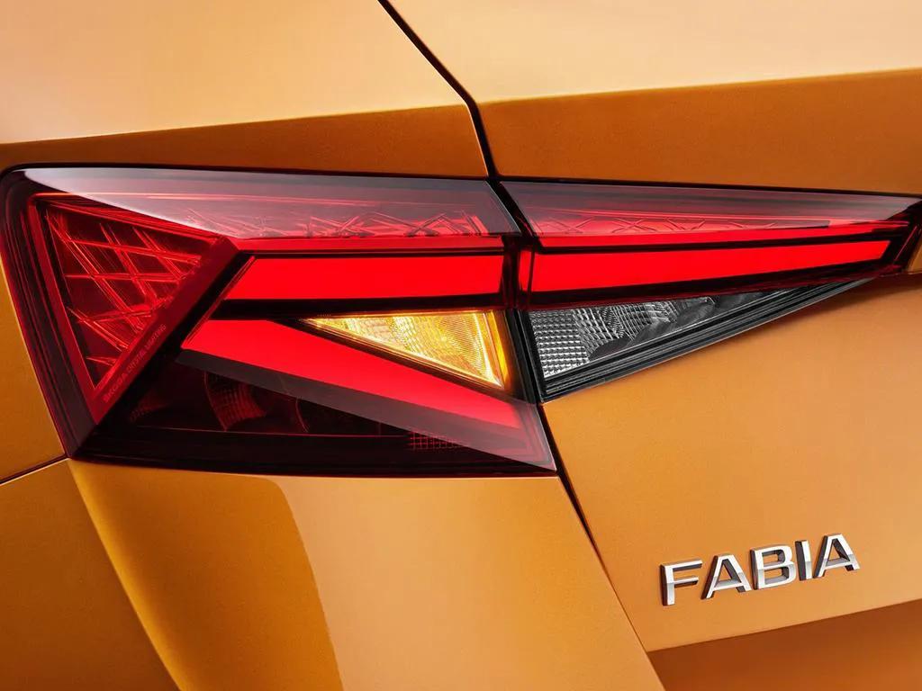 15年晶锐和polo哪个更值得入手手动,飞度雨燕晶锐polo哪款好