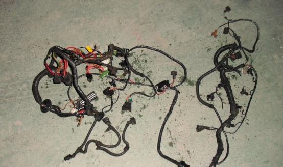 新车气门室盖垫渗油4s店有说法吗,面包车气门室盖垫渗油有必要修吗