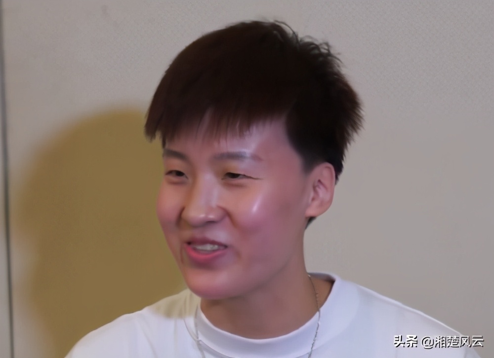 女排队员剪头发,张常宁女排集训原视频