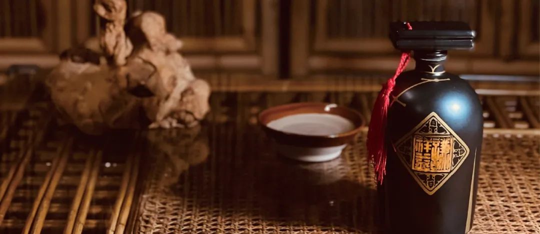 谦之品丨一杯酒，让一切归哏