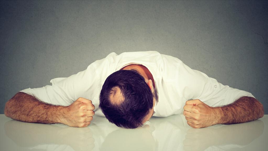 脱发严重试试这个方法防脱发,手把手教您防止大量脱发的方法