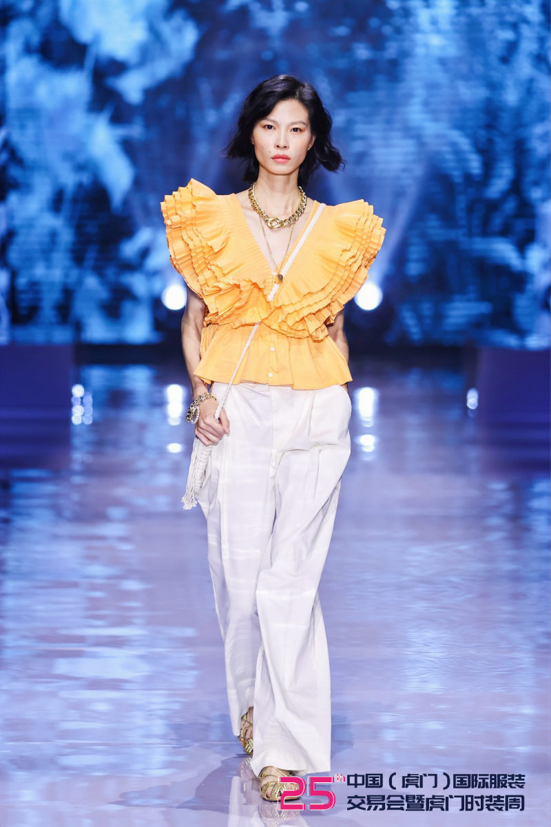 以纯2019夏季秀场,以纯女装2019发布会