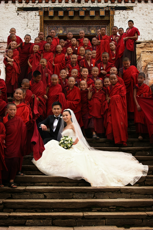 1990年刘嘉玲被3名男子绑架，12年后绑匪泄露了她的裸照