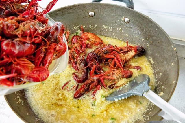 盱眙龙虾抽虾线吗,想吃新鲜海鲜没有虾线的盱眙龙虾