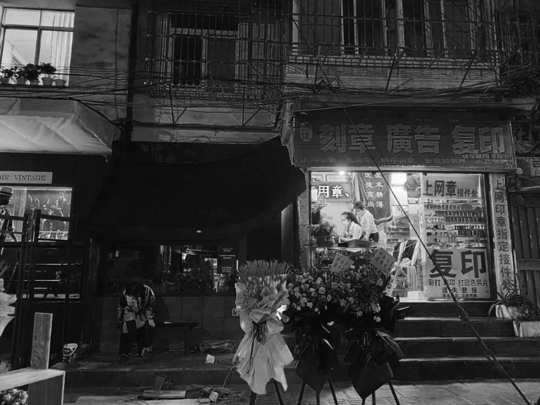 成都街道门面推荐,成都一街道商铺招牌