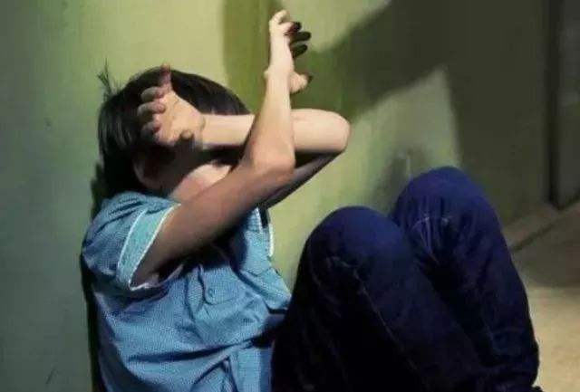 如何应对孩子在学校被打,当孩子在学校被打了怎么办