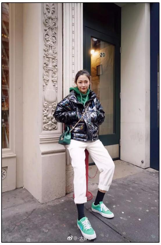 林允穿棉服视频,林允珍棒球棉服