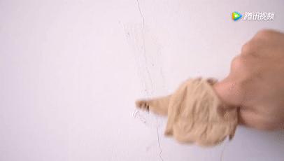 白墙细微裂缝修补的方法,白墙有轻微的摩擦痕迹怎么修复