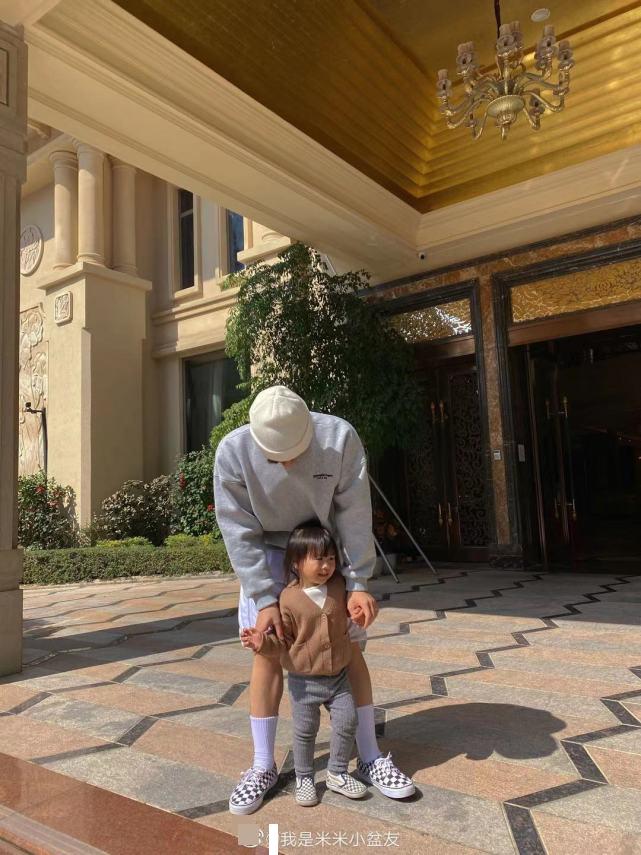 黄宗泽与内地富豪单亲妈妈相恋,与黄宗泽恋爱八年转身嫁富豪