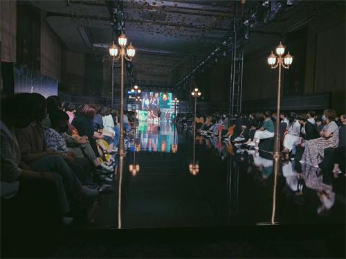 金羽杰官方旗舰店正品2021羽绒服,金羽杰老花羽绒服测评