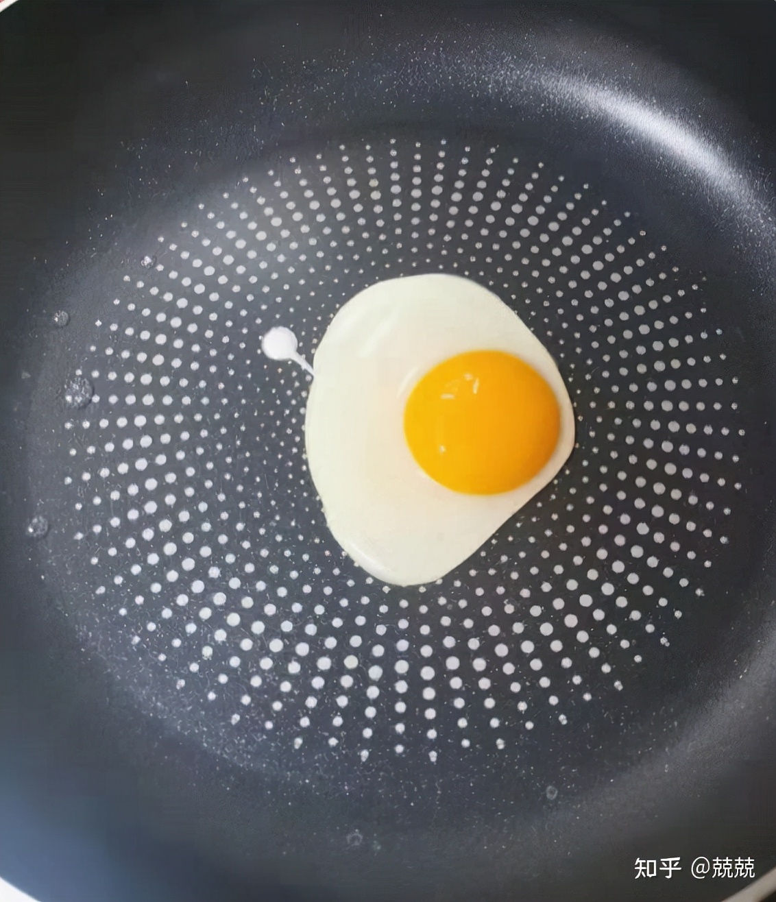 假如厨房只剩下三个鸡蛋,平底锅不粘锅苏泊尔需要开锅吗