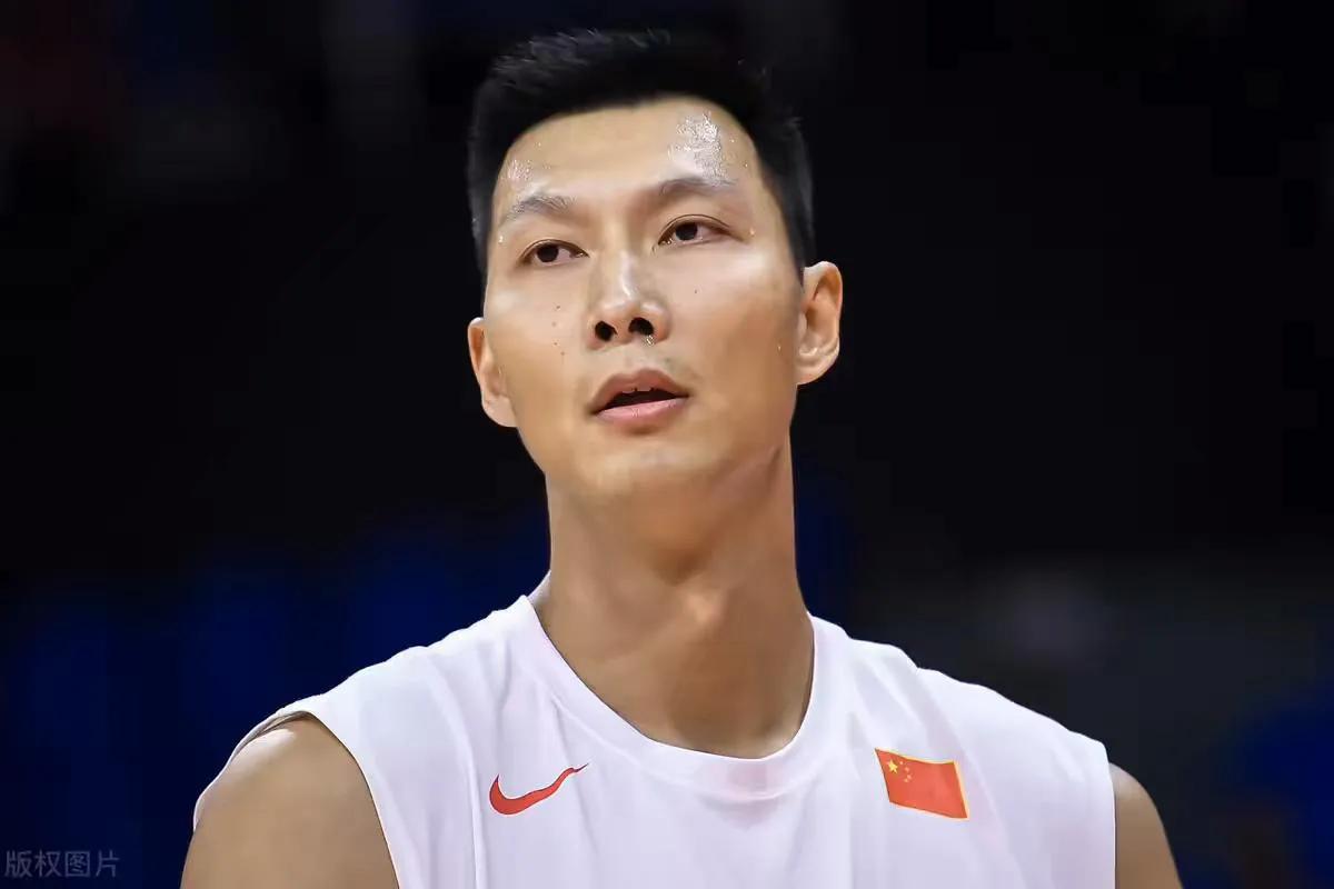 易建联脱鞋是cba第几轮,易建联比赛中脱鞋退场