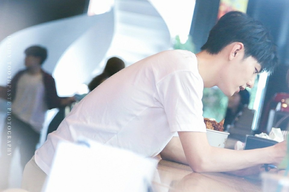 肖战唱歌残酷月光,你不知道的事肖战原版