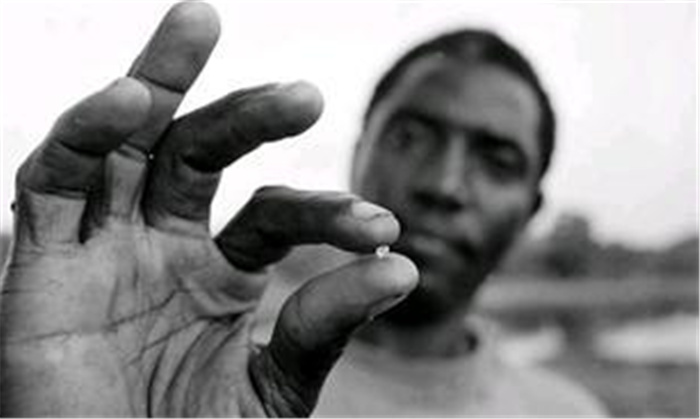 非洲国家内斗，却被戏称为中国两所军校学生的PK，这是为什么？