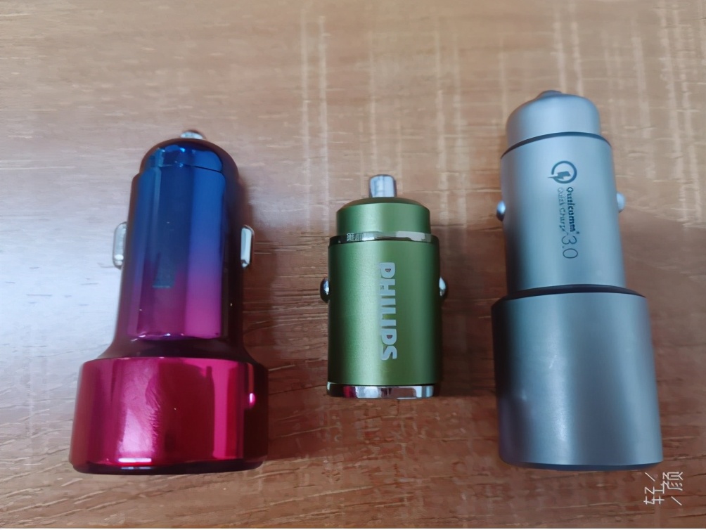 绿联和飞利浦的车载充电器哪个好,飞利浦车载充电器质量怎么样