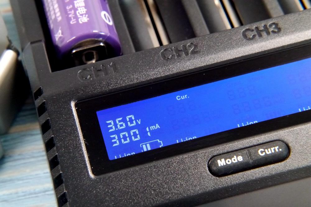 要痛痛快快地玩，就得配上这个8槽充电器才行