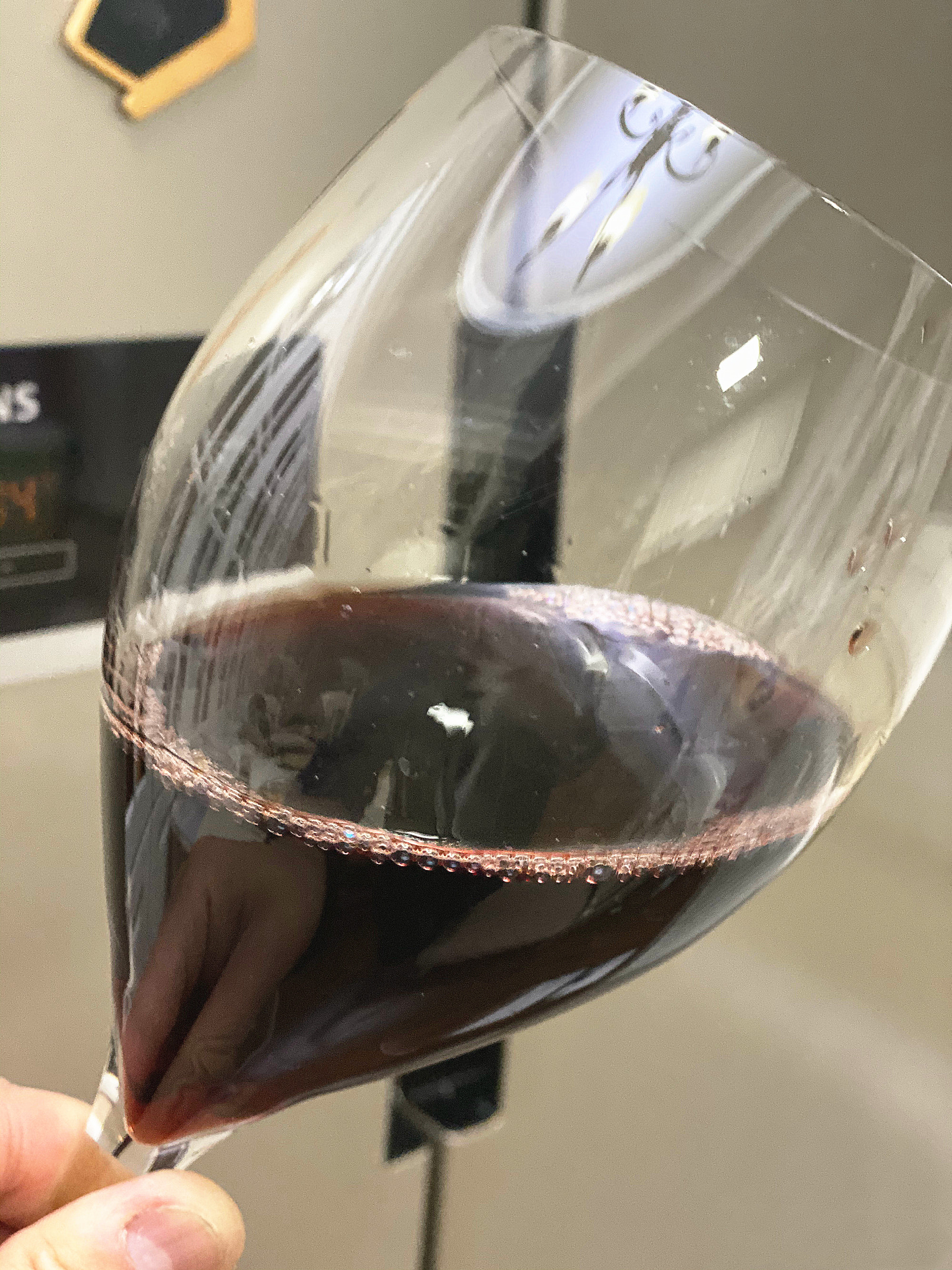 鉴别红酒最简单三种方法,进口红酒小瓶装真假