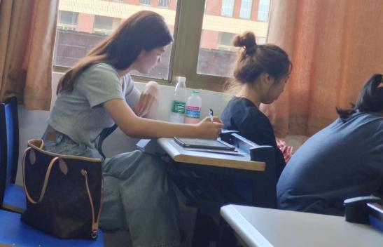 研究生毕业后到底有多“赚”？不仅薪资起点高，还有“专属福利”