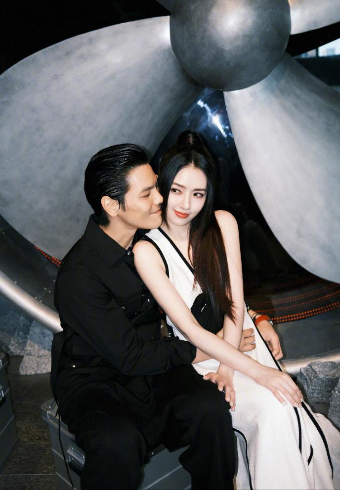 郭碧婷因生子获12亿豪宅,现在疑似怀二胎,她如何成为港娱太子妃