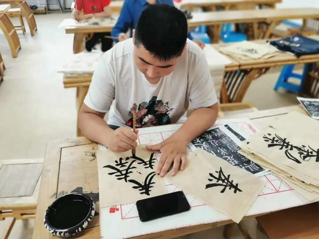 黄龙体育中心小孩玩的地方,十堰市黄龙青少年校外活动中心