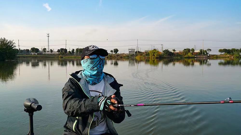 蓝旗鱼振动波路亚翘嘴,振动亮片钓翘嘴