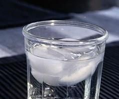 挤眼角脂肪粒的过程,眼角脂肪粒怎么去除最简单方法