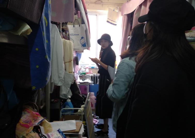 大学生查宿舍违规用品,宿管查违规电器